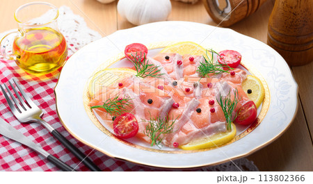 サーモンのカルパッチョ 113802366