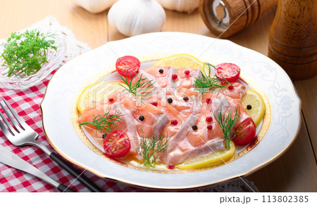 サーモンのカルパッチョ 113802385