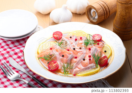 サーモンのカルパッチョ 113802393