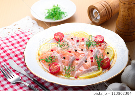 サーモンのカルパッチョ 113802394