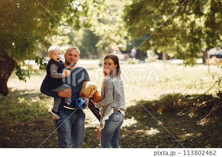 Family with little son in a autumn park 113802462
