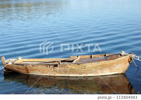 A wooden rowing boat tide down A wooden rowing boat tide down 113804983