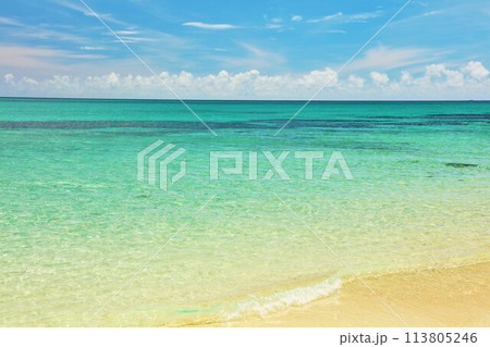 沖縄　池間島　青空と海の風景 113805246