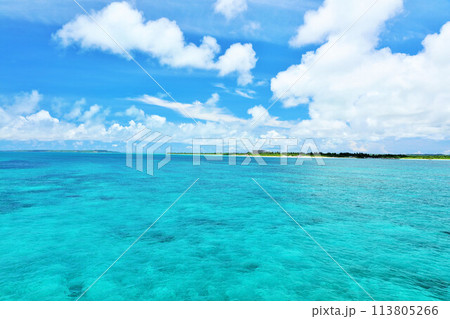 沖縄 宮古島の青空と海 沖縄 宮古島の青空と海 113805266