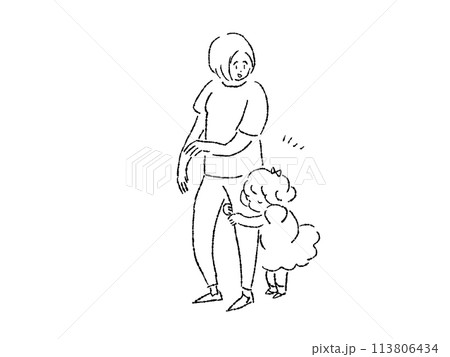お母さん（若い女性）の足にしがみつく小さい女の子、線画 113806434
