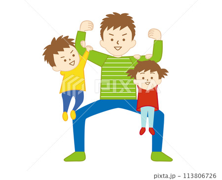 お父さんの腕にぶら下がる男の子と女の子 113806726