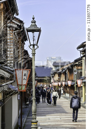 雪洞灯るひがし茶屋街の春 113807776