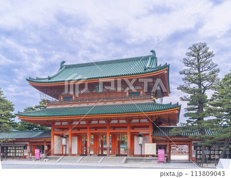 早朝の平安神宮　應天門（応天門） 113809043