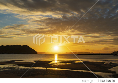 福岡県糸島の志摩サンセットロードからの夕景 福岡県糸島の志摩サンセットロードからの夕景 113813016