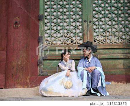 韓服・チマチョゴリ 若いカップル 韓服・チマチョゴリ 若いカップル 113813876