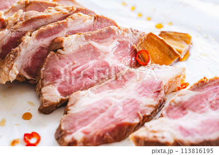 スライスしたチャーシュー 113816195