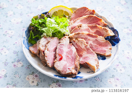 低温調理で作った煮豚 低温調理で作った煮豚 113816197