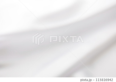 銀色のサテン　輝くサテンの背景イメージ 113816942