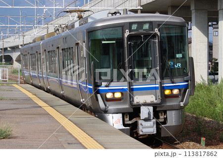 JR西日本 北陸本線の通勤電車 521系 113817862