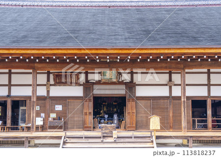 春の京都　二尊院　本堂 113818237