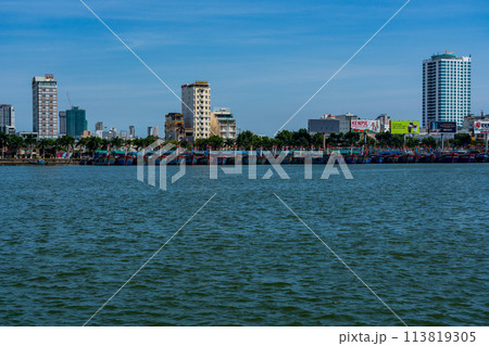 ベトナム・ダナンの都市風景 日中 ベトナム・ダナンの都市風景 日中 113819305