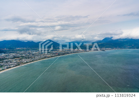 ベトナム・ダナンの海岸線の都市風景 113819324