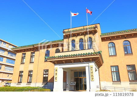山梨県甲府市、山梨県議会議事堂の風景 山梨県甲府市、山梨県議会議事堂の風景 113819378