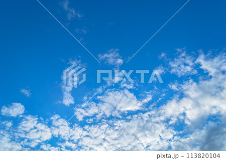 Lots of beautiful white clouds in the blue sky Lots of beautiful white clouds in the blue sky 113820104