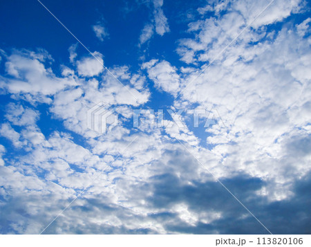 Lots of beautiful white clouds in the blue sky Lots of beautiful white clouds in the blue sky 113820106