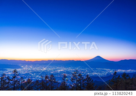 (山梨県)甘利山から望む富士山　日の出 113820243