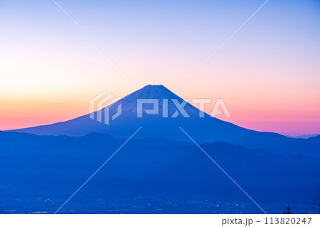 (山梨県)甘利山から望む富士山 日の出 (山梨県)甘利山から望む富士山 日の出 113820247