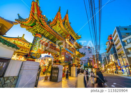 日本の横浜都市景観 横浜中華街・横浜媽祖廟などを望む…希望の時代へ 113820904