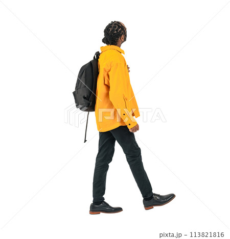 歩きながら上を見上げる黒人男性　手作業で精密に切り抜いた背景透過全身写真PNG 113821816