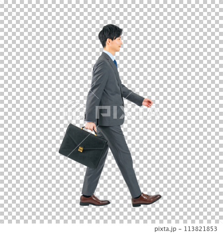 PNG行走的男性商務人士-透明背景的全身照片，手工精確剪裁 113821853