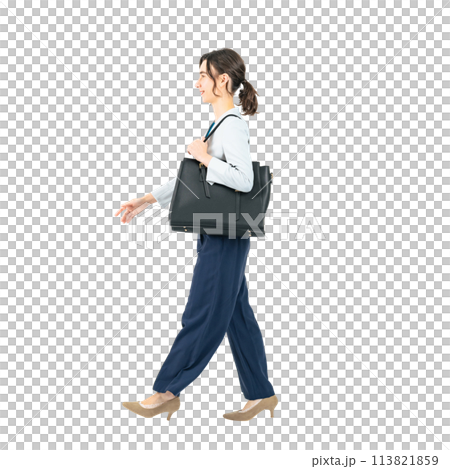 PNG行走的白人女商人-透明背景的全身照片，手工精確剪裁 113821859