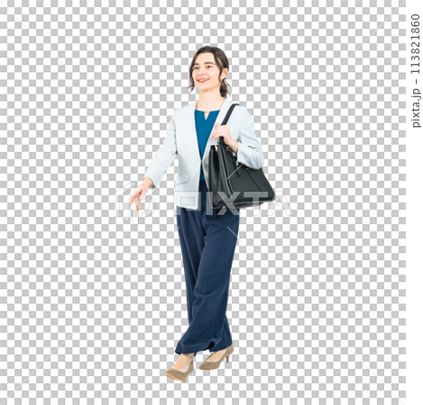 歩く白人女性ビジネスパーソン　手作業で精密に切り抜いた背景透過全身写真PNG 113821860