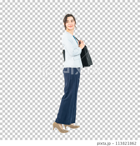 白人女性ビジネスパーソン　手作業で精密に切り抜いた背景透過全身写真PNG 113821862