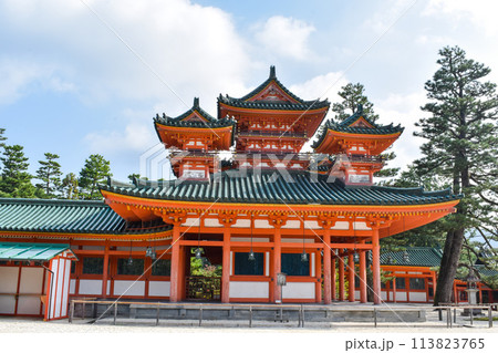 【京都観光】青空の平安神宮と中華風の楼閣【白虎と青龍】 【京都観光】青空の平安神宮と中華風の楼閣【白虎と青龍】 113823765