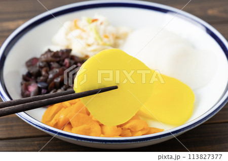 漬物 木目背景 漬物 木目背景 113827377