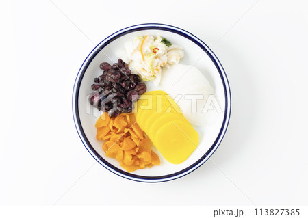 漬物盛り合わせ 白背景 漬物盛り合わせ 白背景 113827385