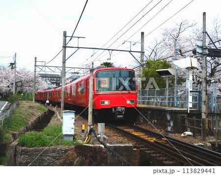 春の名鉄三河線平戸橋駅の風景 春の名鉄三河線平戸橋駅の風景 113829441