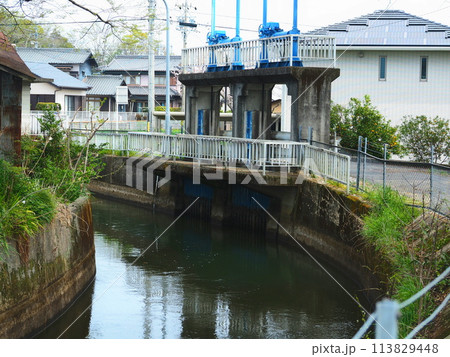 下枝用水平戸橋水門の風景 113829448