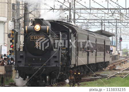 秩父市内を行く秩父鉄道SLパレオエクスプレス号（旧型客車特別運行） 113833235