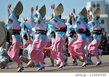 徳島市阿波踊り　春の祭典「はなはるフェスタ」女踊りの有名連 113834195