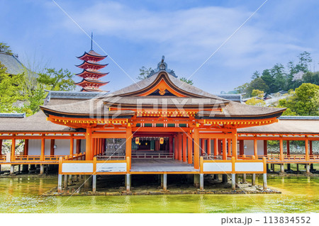 広島 嚴島神社　客神社祓殿と五重塔 113834552