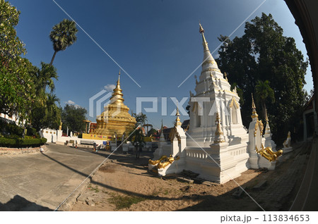 Si Chom Thong large golden Pagoda is located in Wat Phra That Si Chom Thong Worawihan. This is an important temple of the city and is revered by Thai Buddhists. Located at Chiang Mai in Thailand. Si Chom Thong large golden Pagoda is located in Wat Phra That Si Chom Thong Worawihan. This is an important temple of the city and is revered by Thai Buddhists. Located at Chiang Mai in Thailand. 113834653