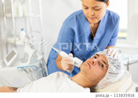 Hydrogen Cold Hammer whitening attachment is being utilized 113835916