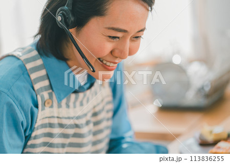 a forty-something woman 113836255