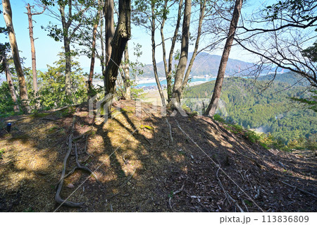 福井県　若狭武田氏「白石山城」の石垣と曲輪・眺望 113836809