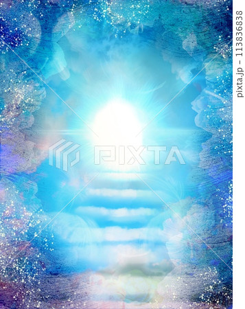 天国へ続く雲の階段と輝く光のスピリチュアルな背景 天国へ続く雲の階段と輝く光のスピリチュアルな背景 113836838