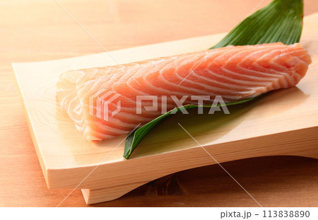 お刺身用サーモン柵取り　（ 柵 ） 113838890