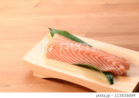 お刺身用サーモン柵取り　（ 柵 ） 113838894