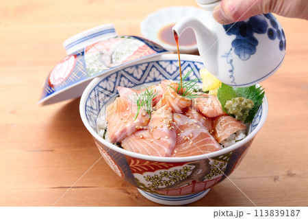 サーモン丼（ どんぶり ） 113839187