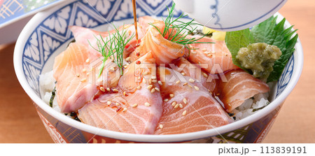 サーモン丼（ どんぶり ） 113839191