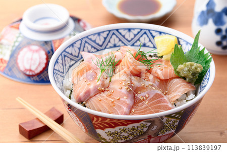 サーモン丼（ どんぶり ） 113839197